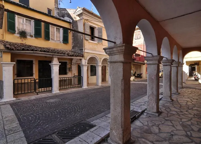 Zeta's Mandouki, Port Corfu (city)